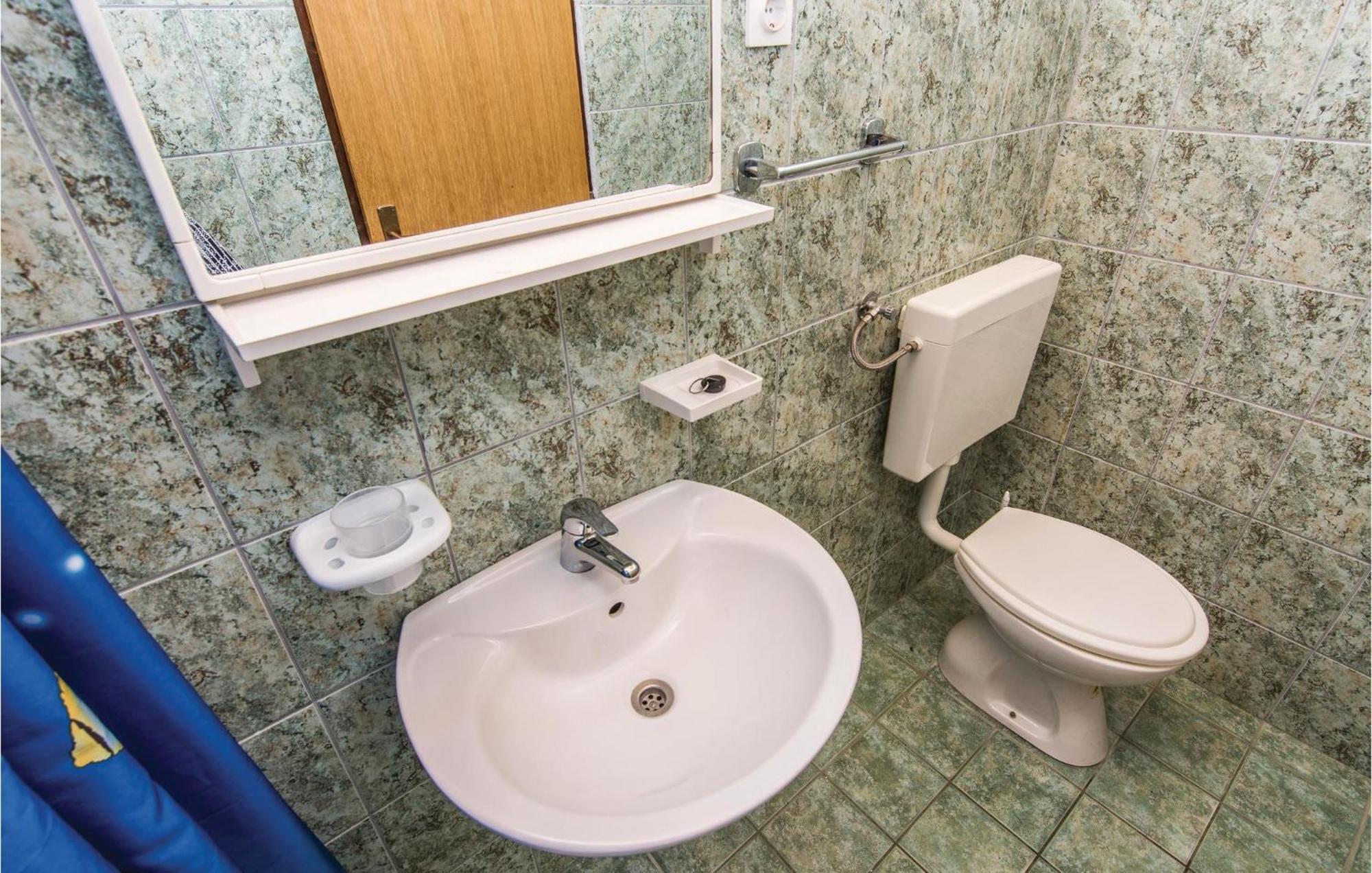 4 Bedroom Awesome Apartment In Starigrad Exterior foto