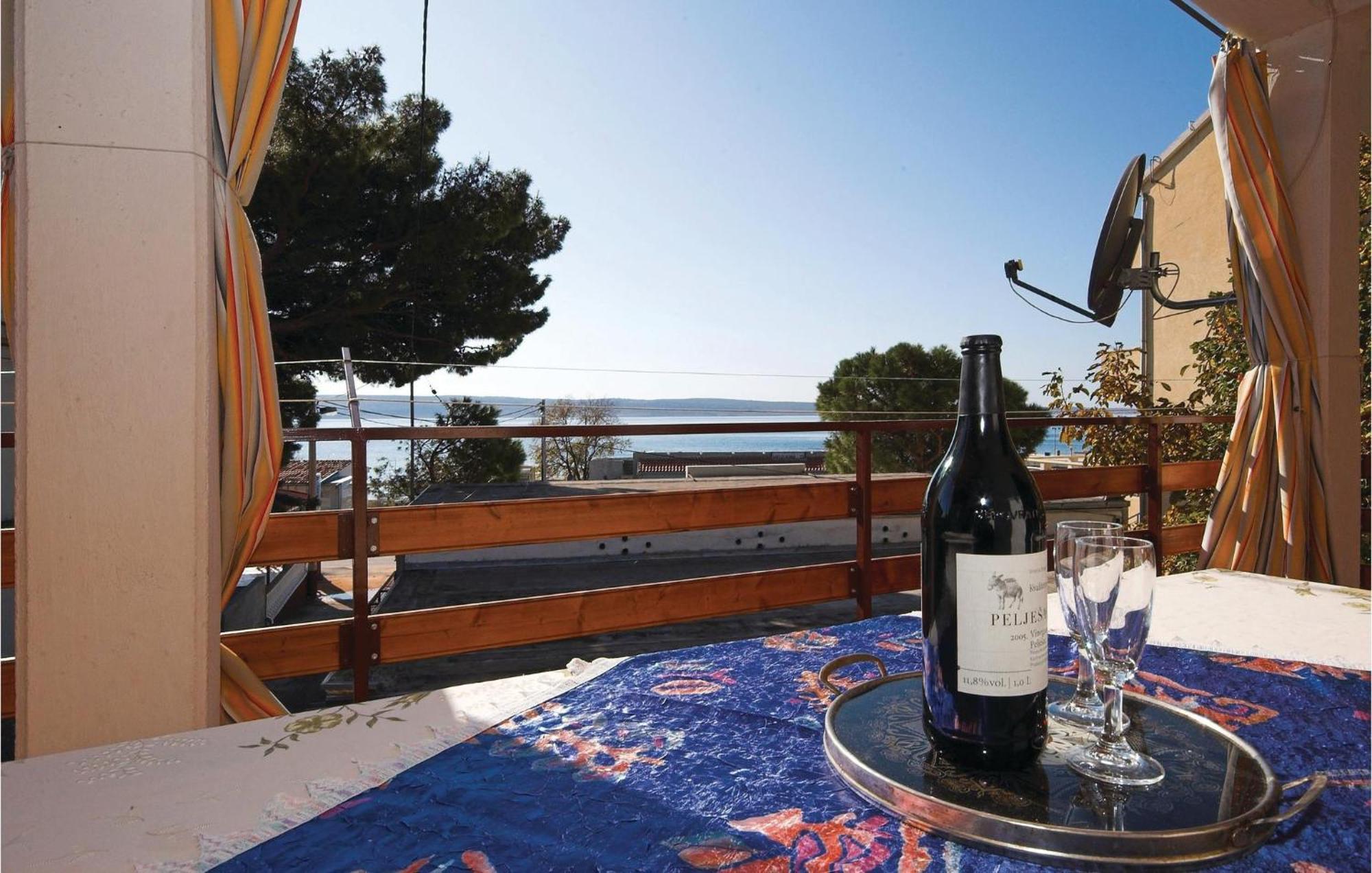 4 Bedroom Awesome Apartment In Starigrad Exterior foto